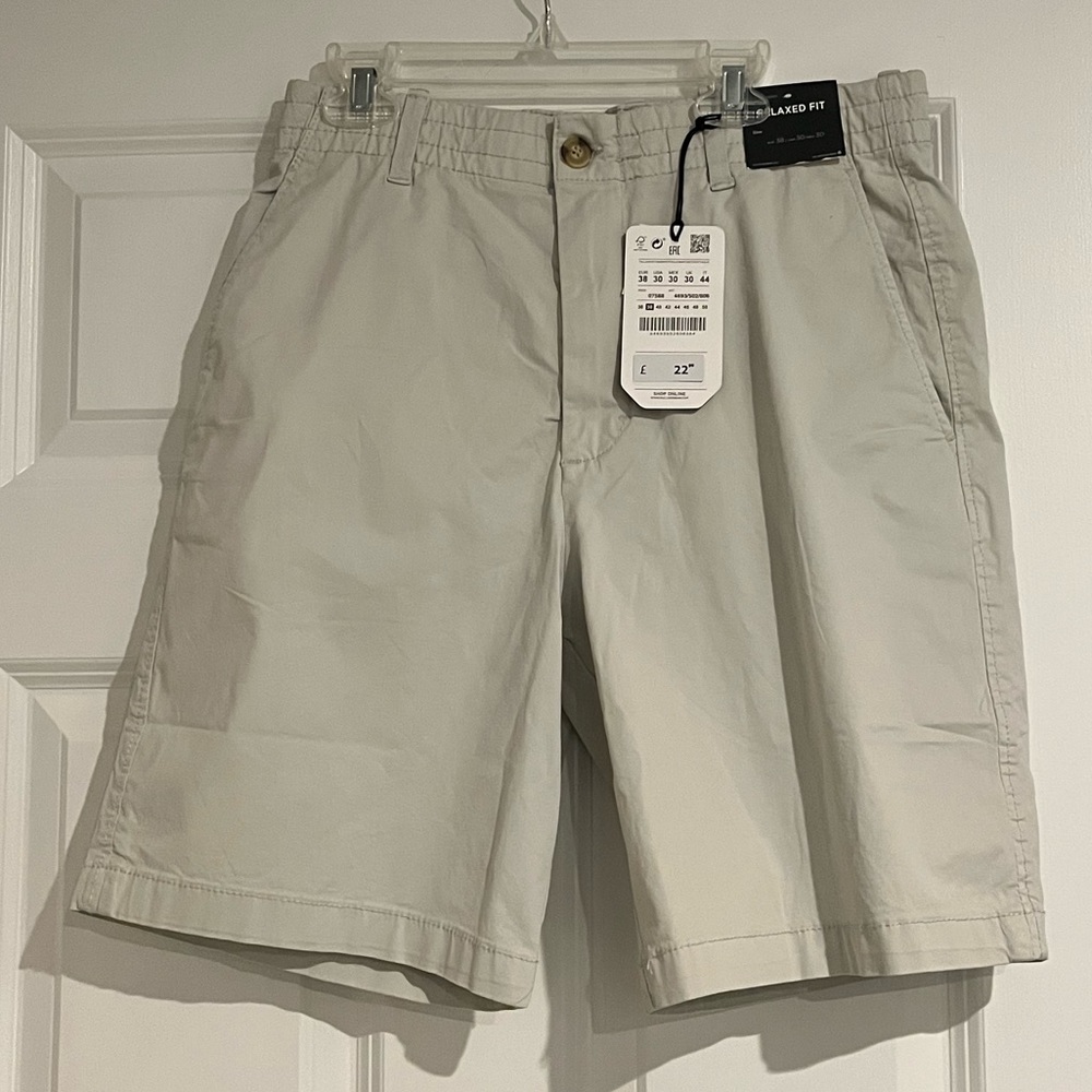 Pull & Bear Relaxed Fit khaki Shorts
